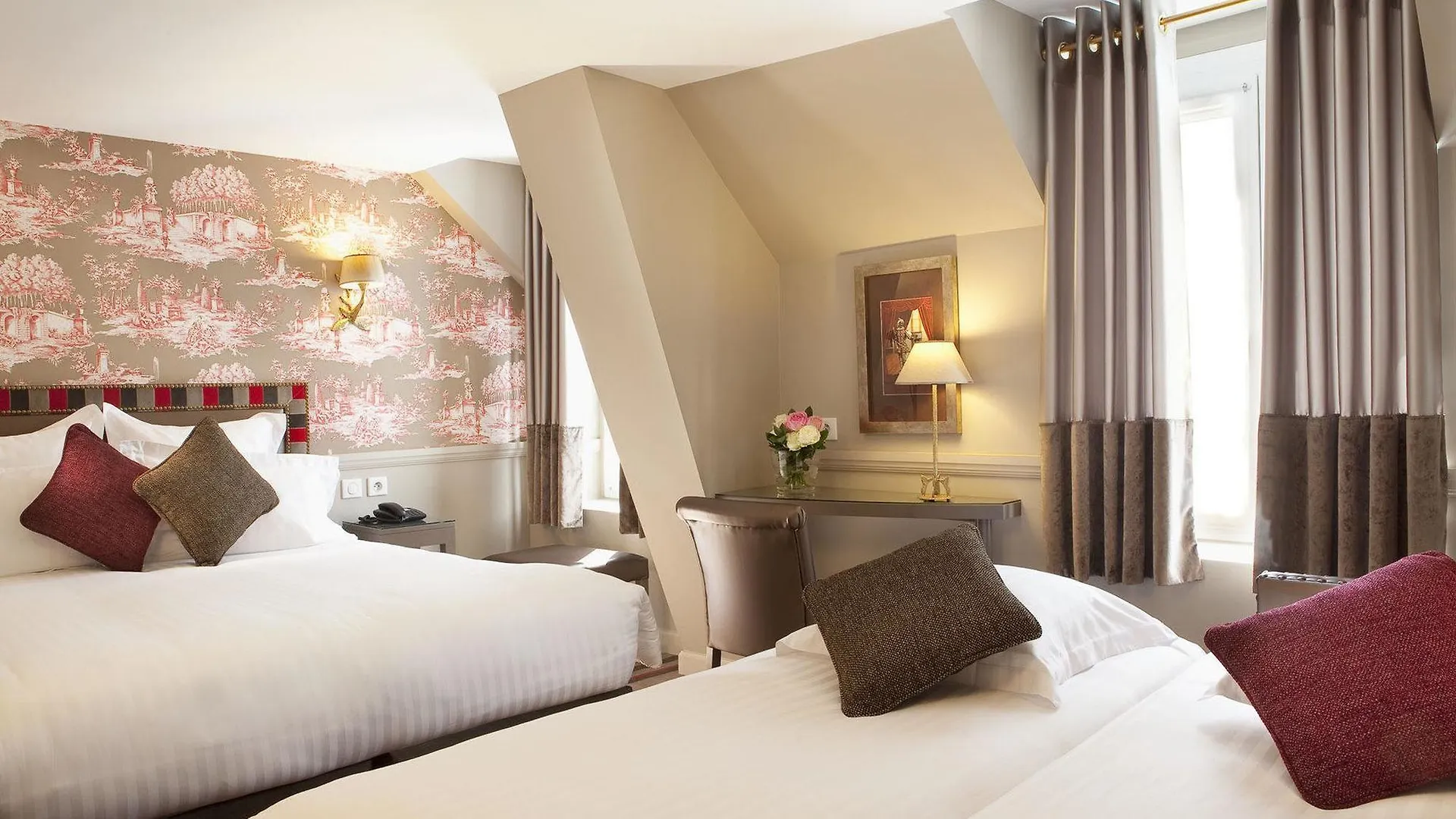 Hotel Des Comedies 3*