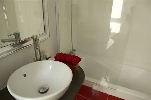 Hotel Des Comedies 3*